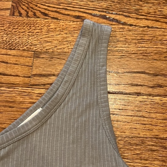 NWOT MOLLY GREEN GREY RIBBED SOFT COTTON ONE SHOULDER CROPPED TANK - SIZE S - Picture 5 of 9